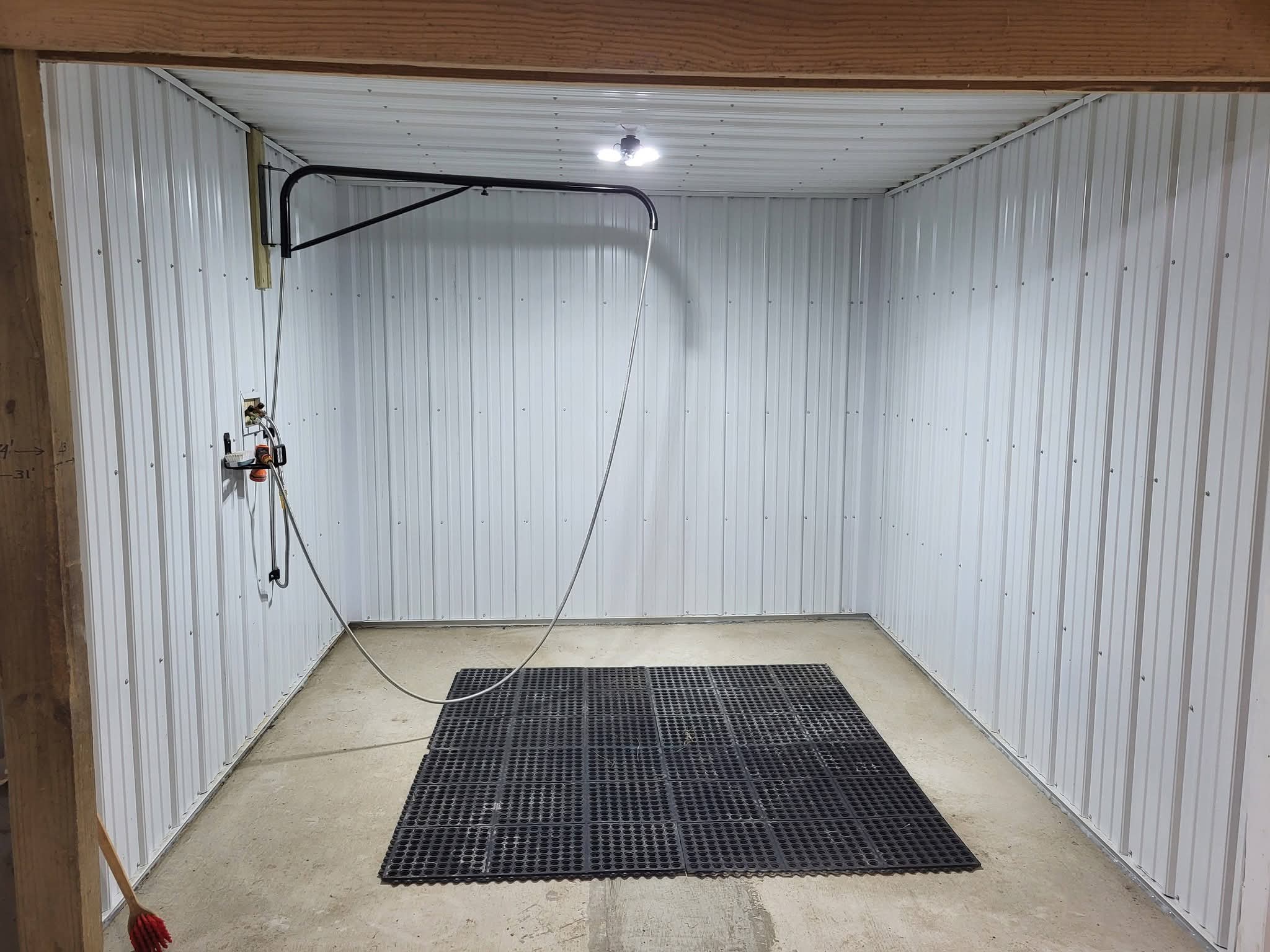 Hot cold wash rack