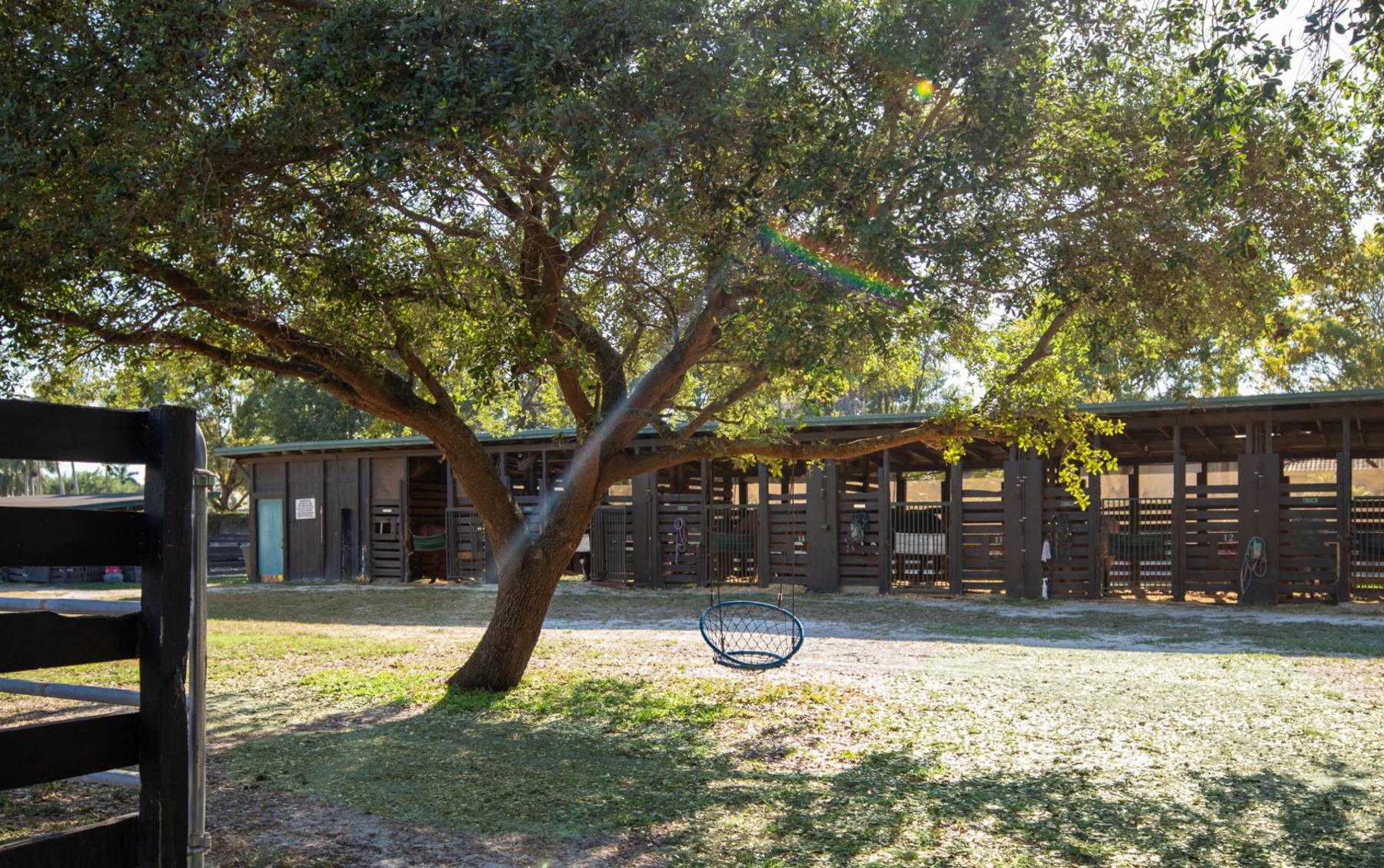 Temporary or lay over boarding barn