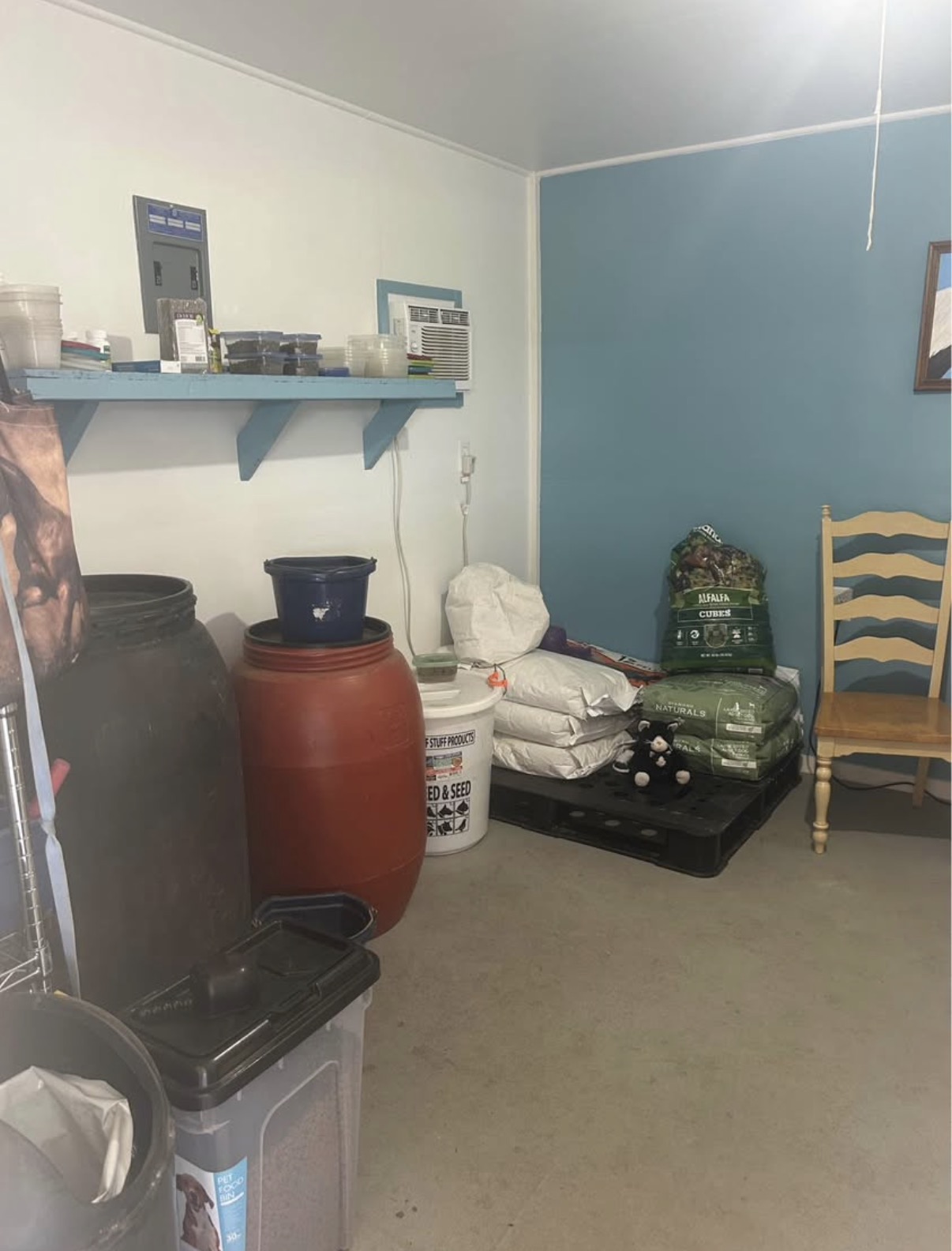 Feed room