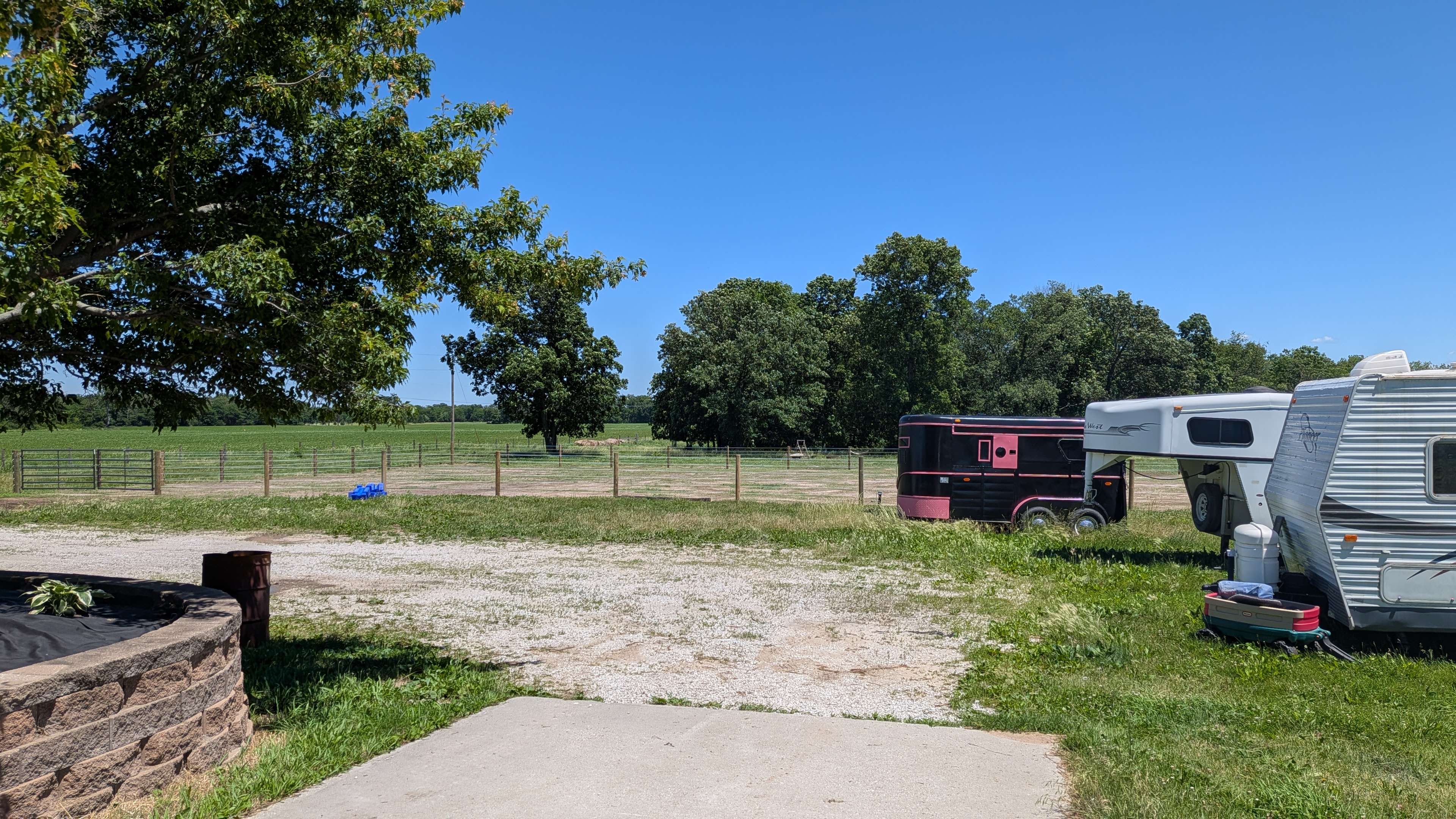 Trailer parking + Outdoor