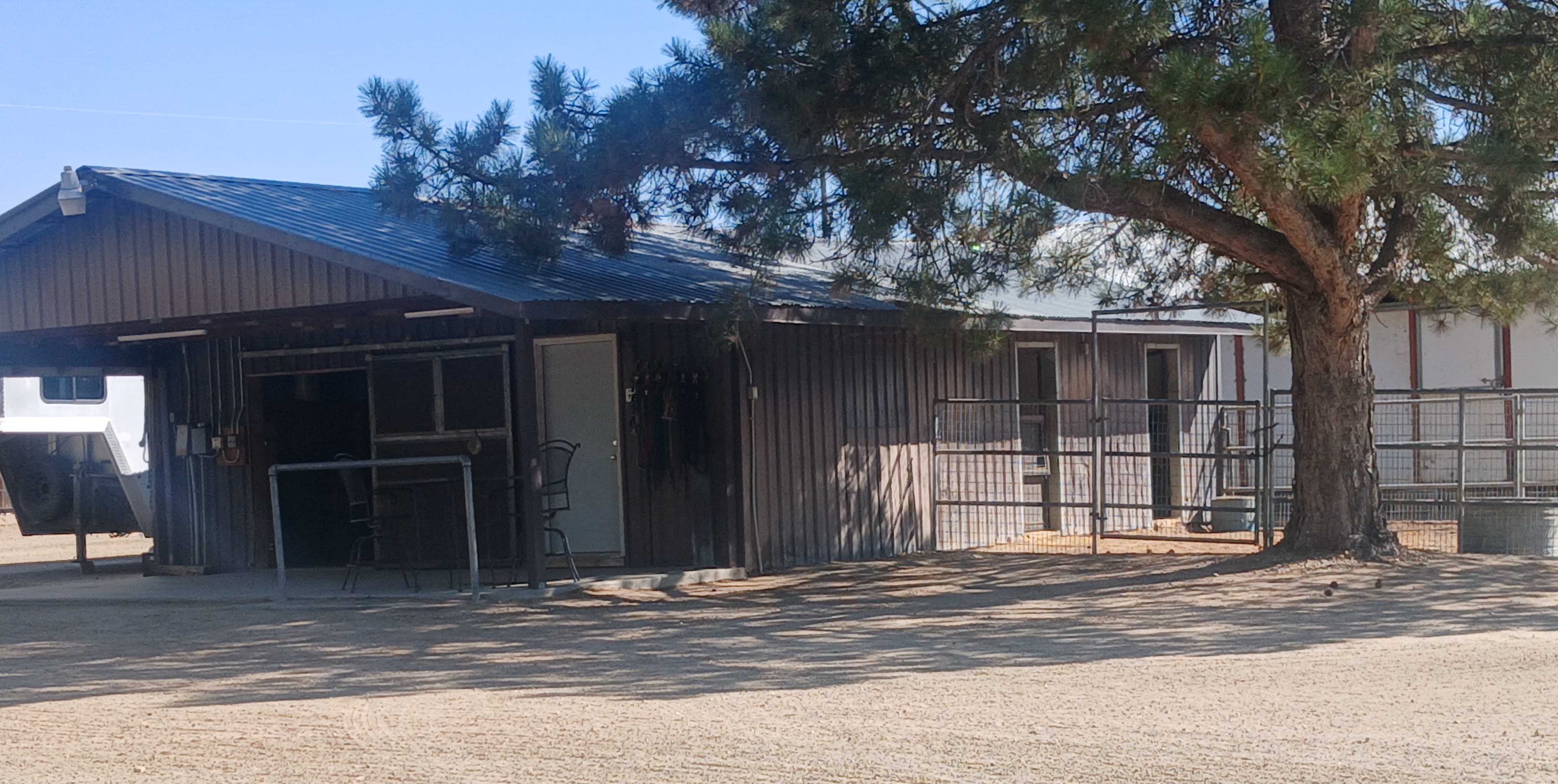 2 Stall barn with run