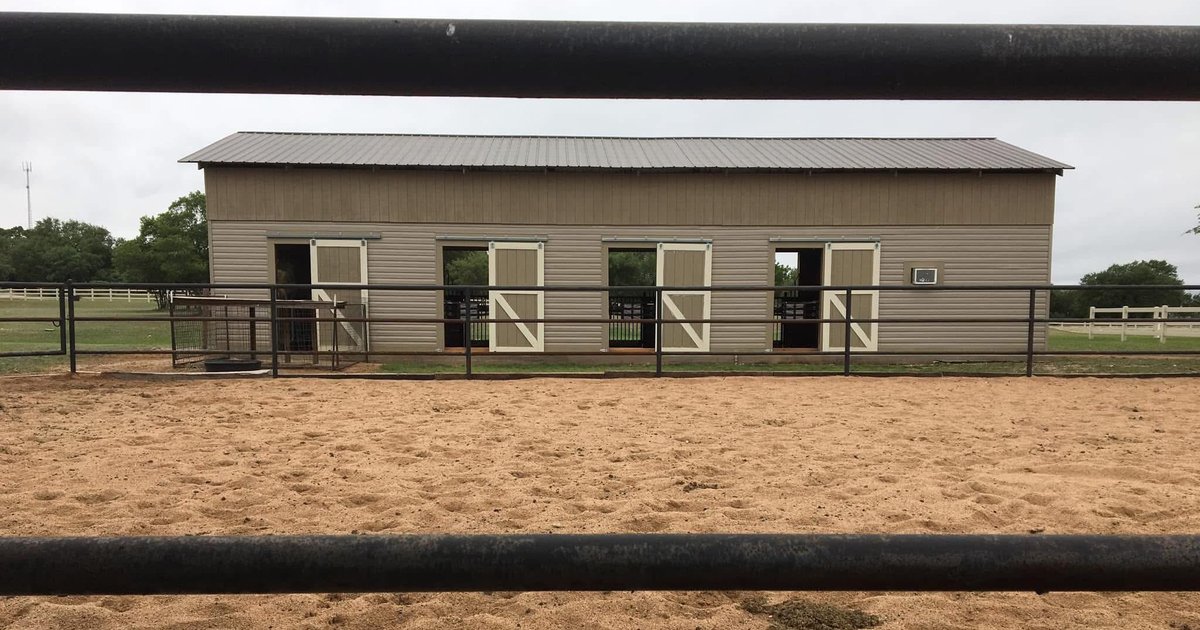 Roberts Ranch | Horse Boarding in LIBERTY HILL, Texas