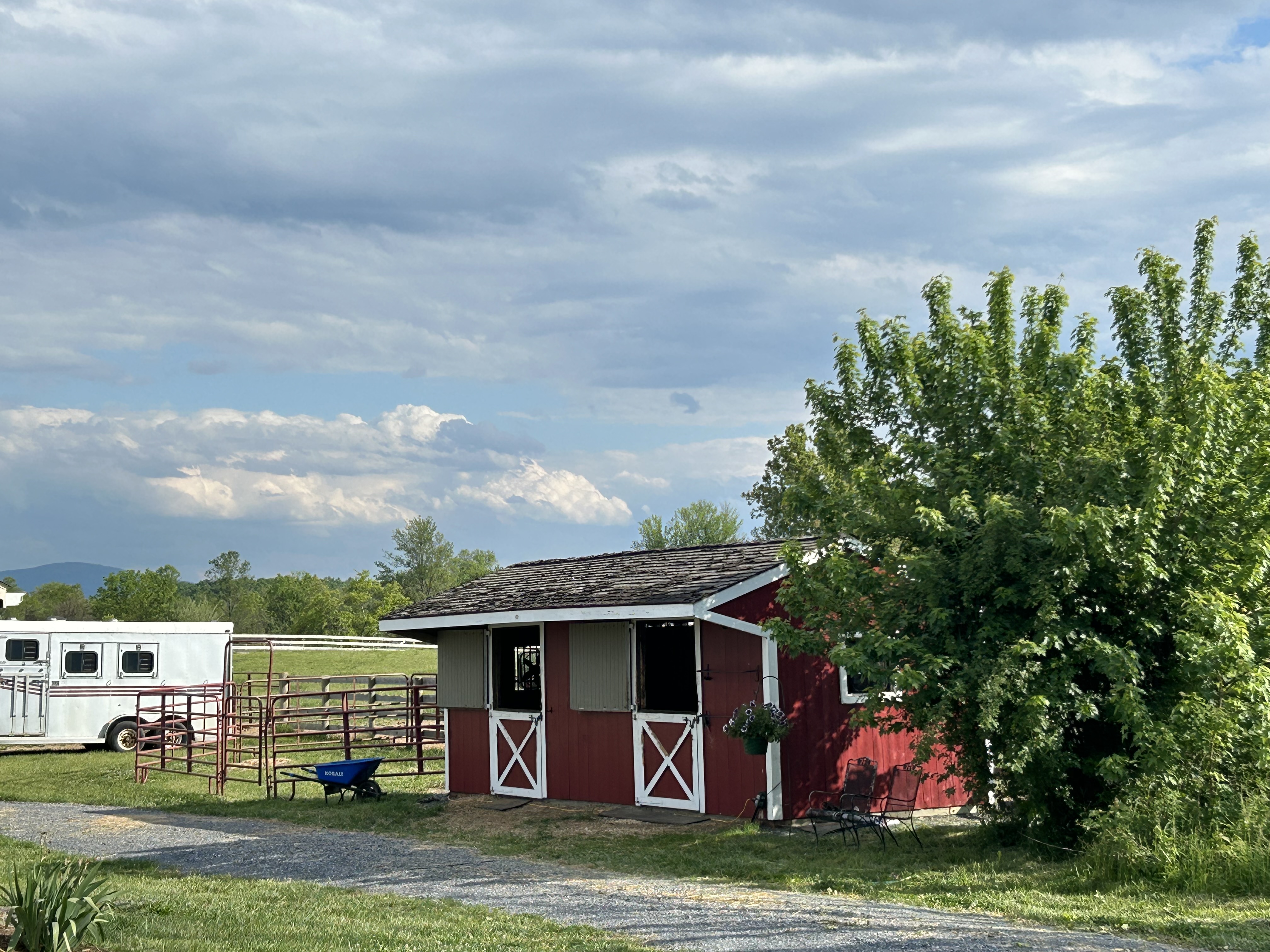 Two stall overnight/visitor or treatment barn.