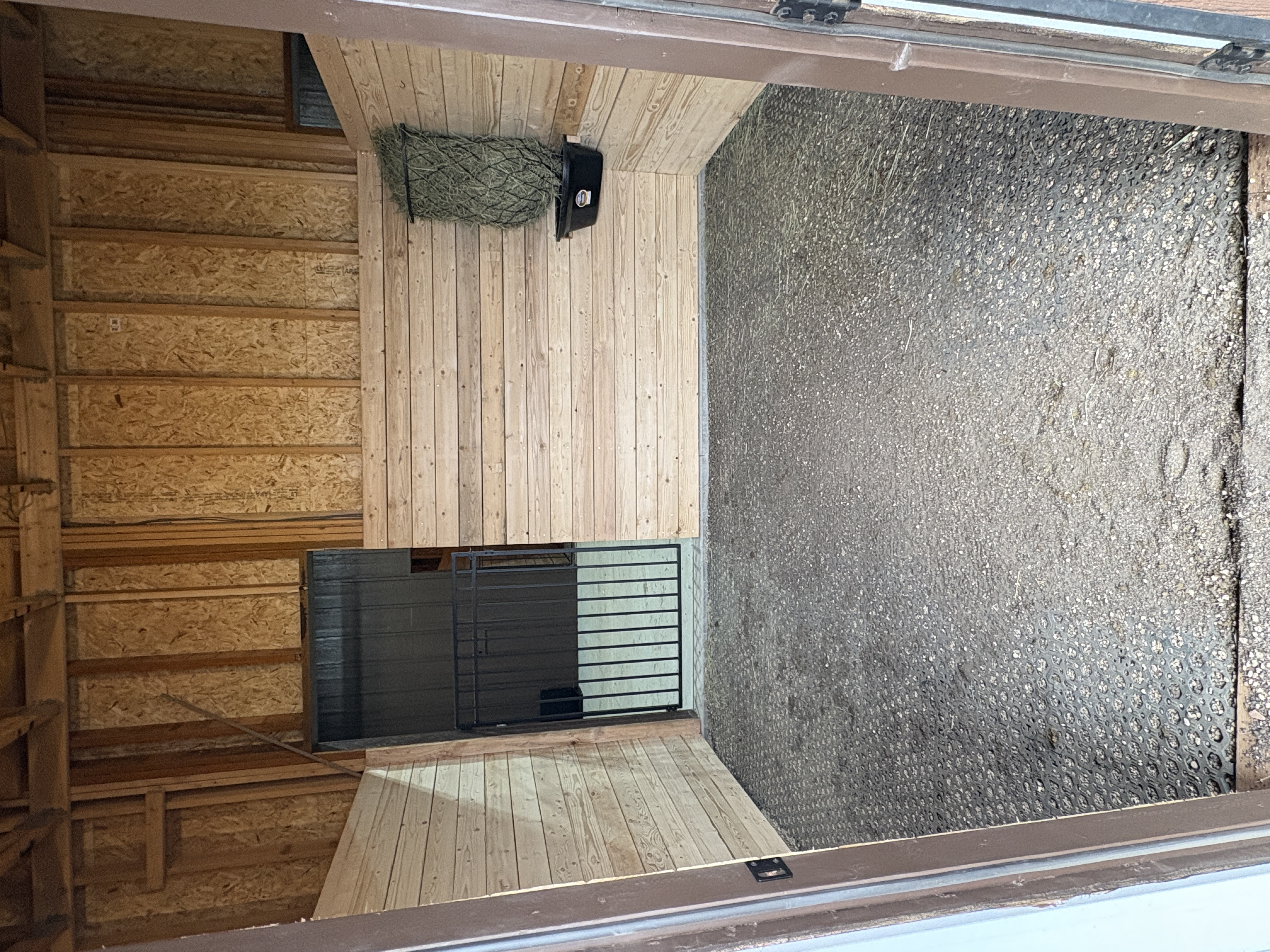 Stalls with drainage mats
