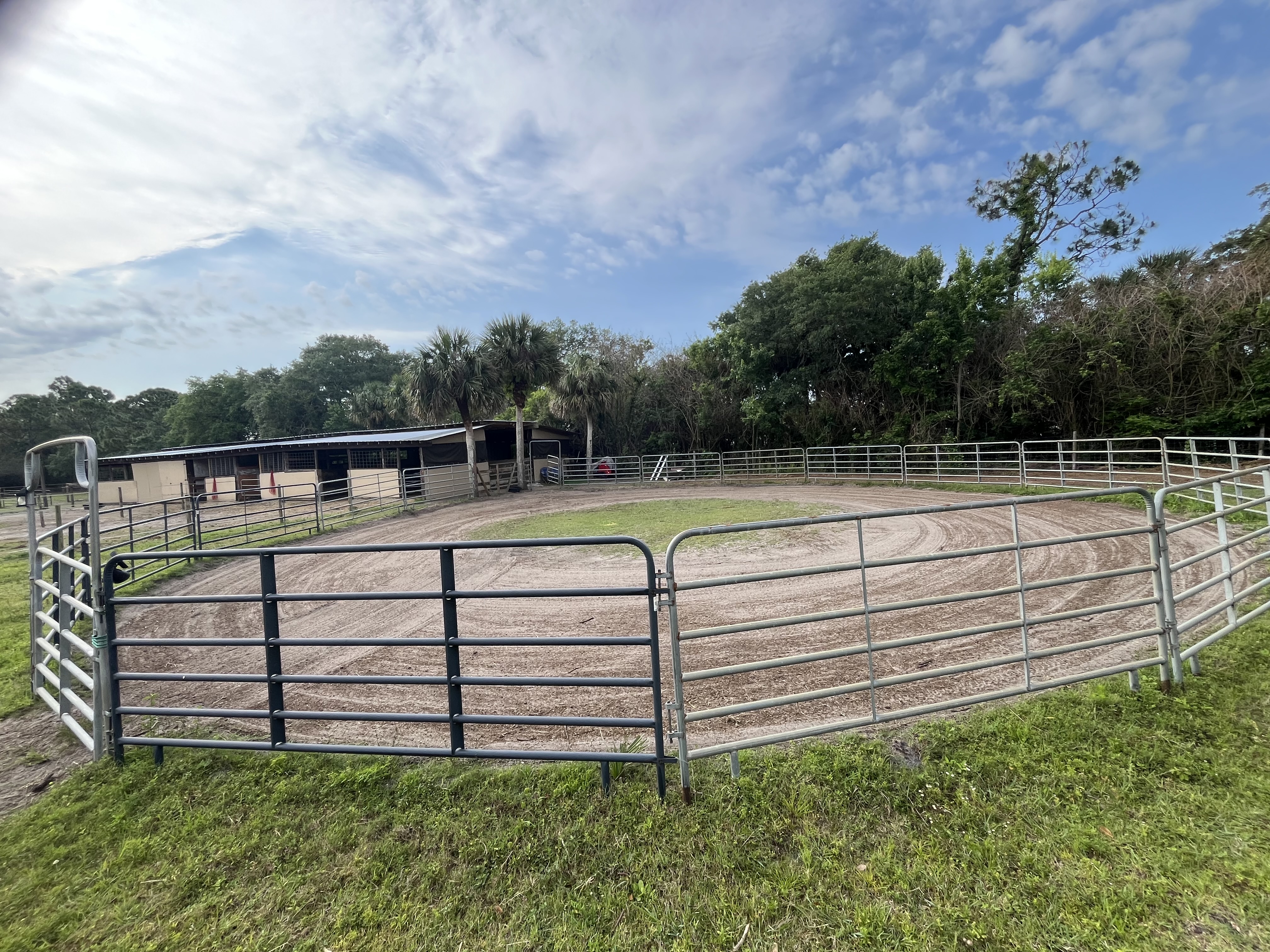 Round pen
