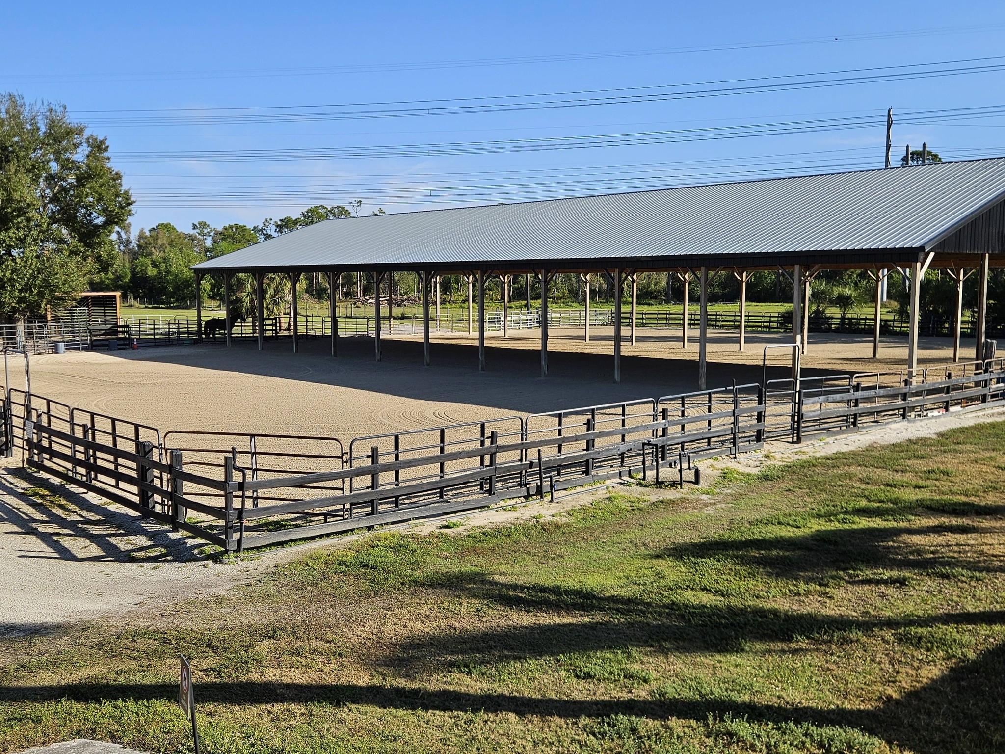 Covered riding arena
