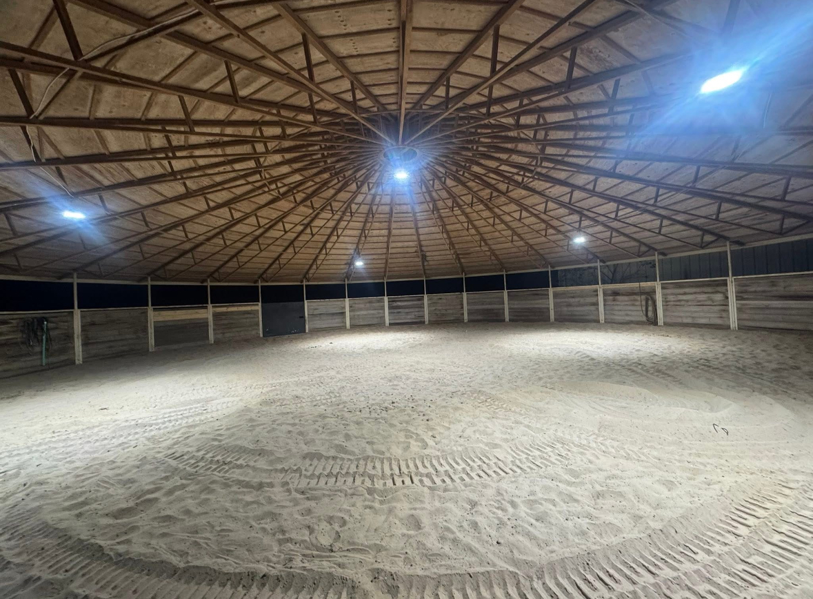 Covered Round Pen