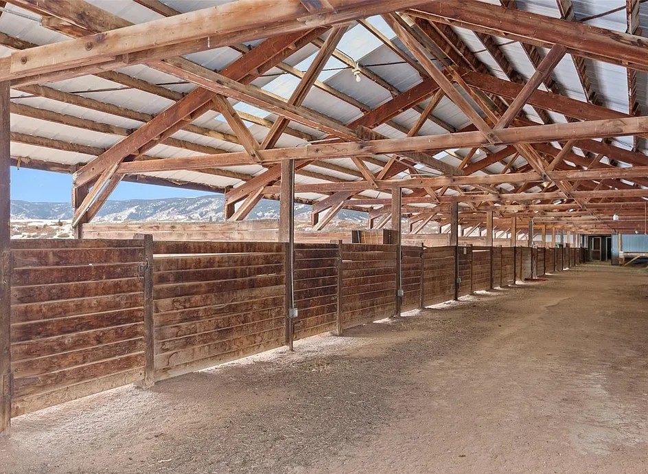 Shed Run Stalls