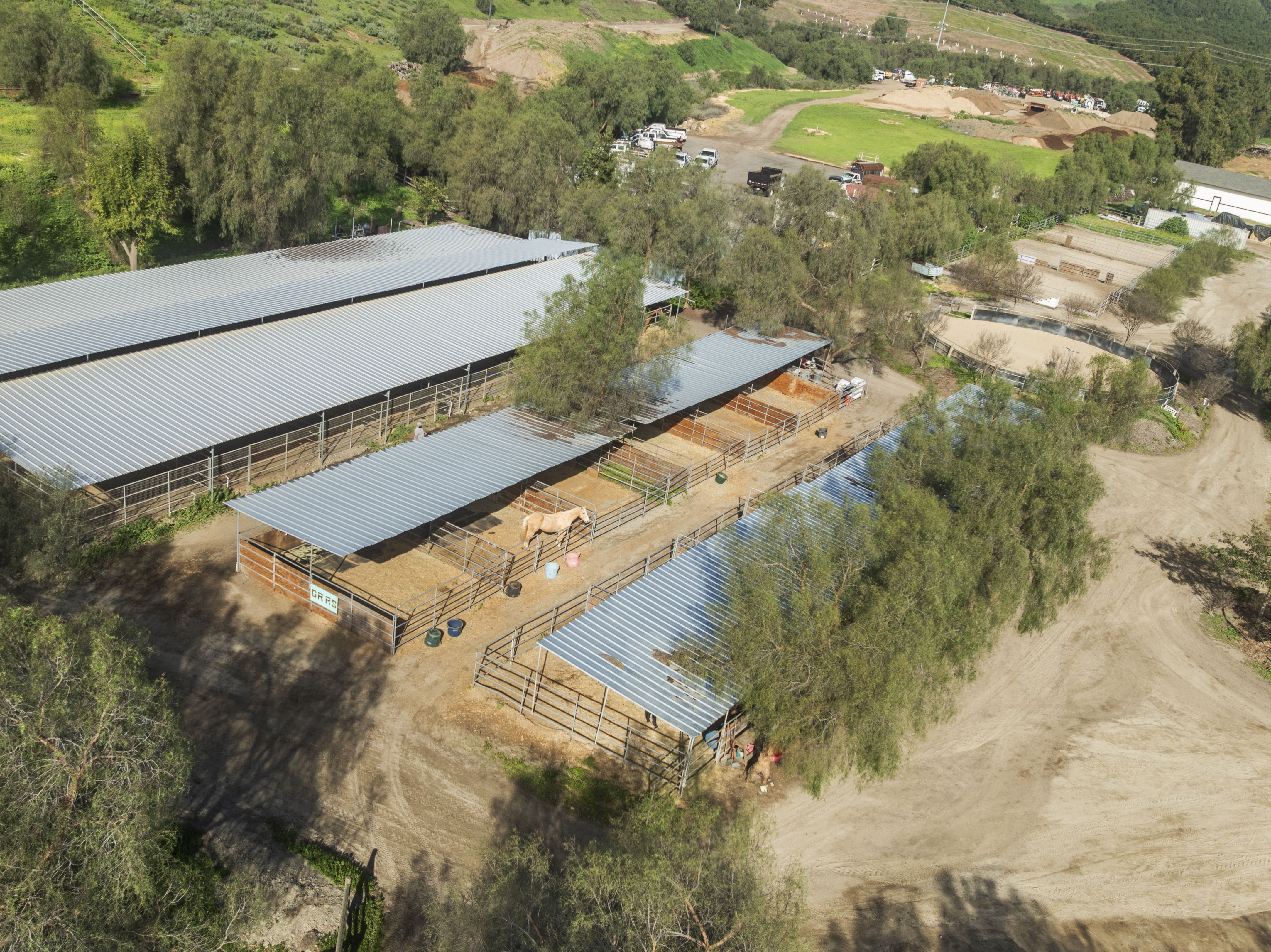 Mare motel, half or full covered stalls