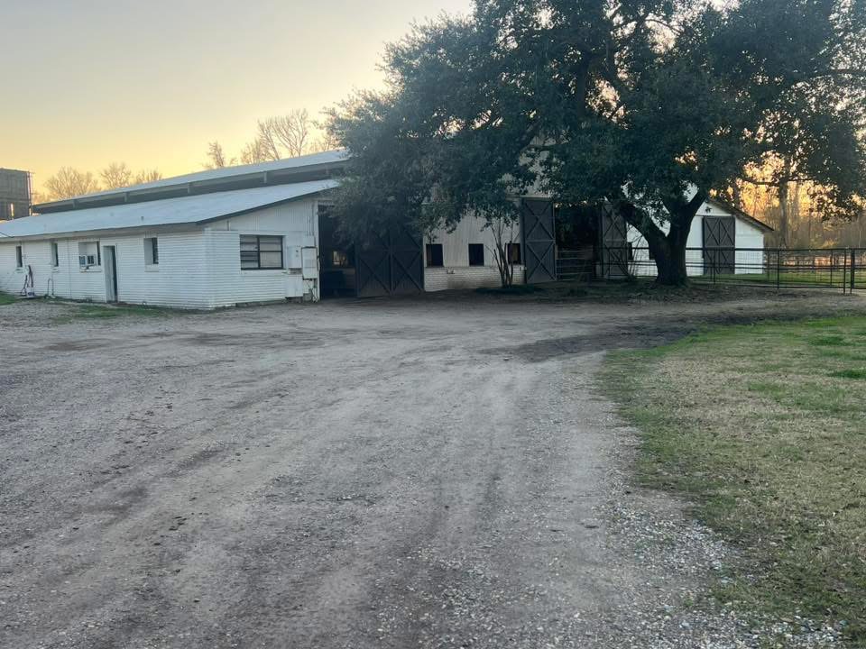 Colonial Stables