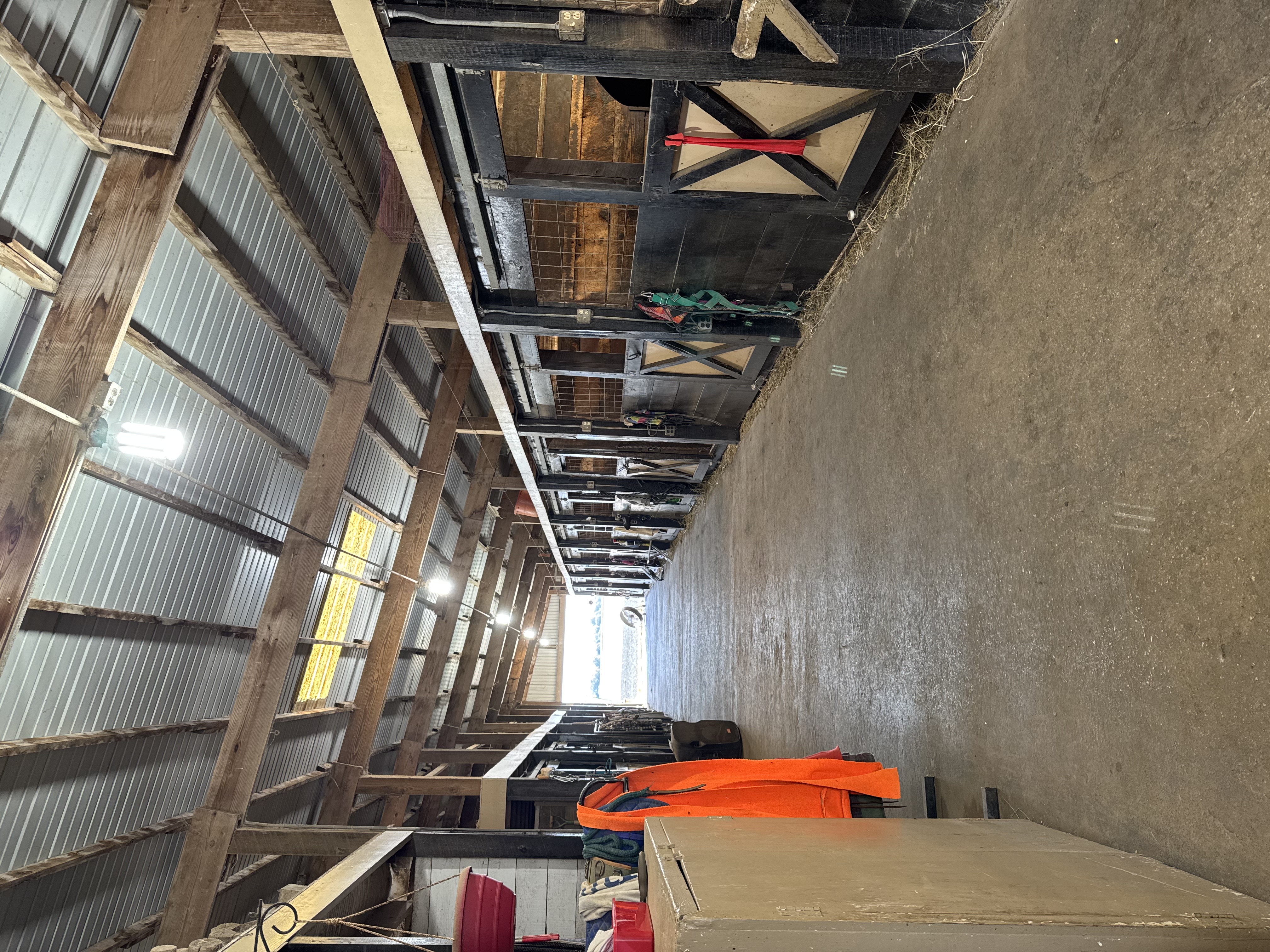 16 Stall barn