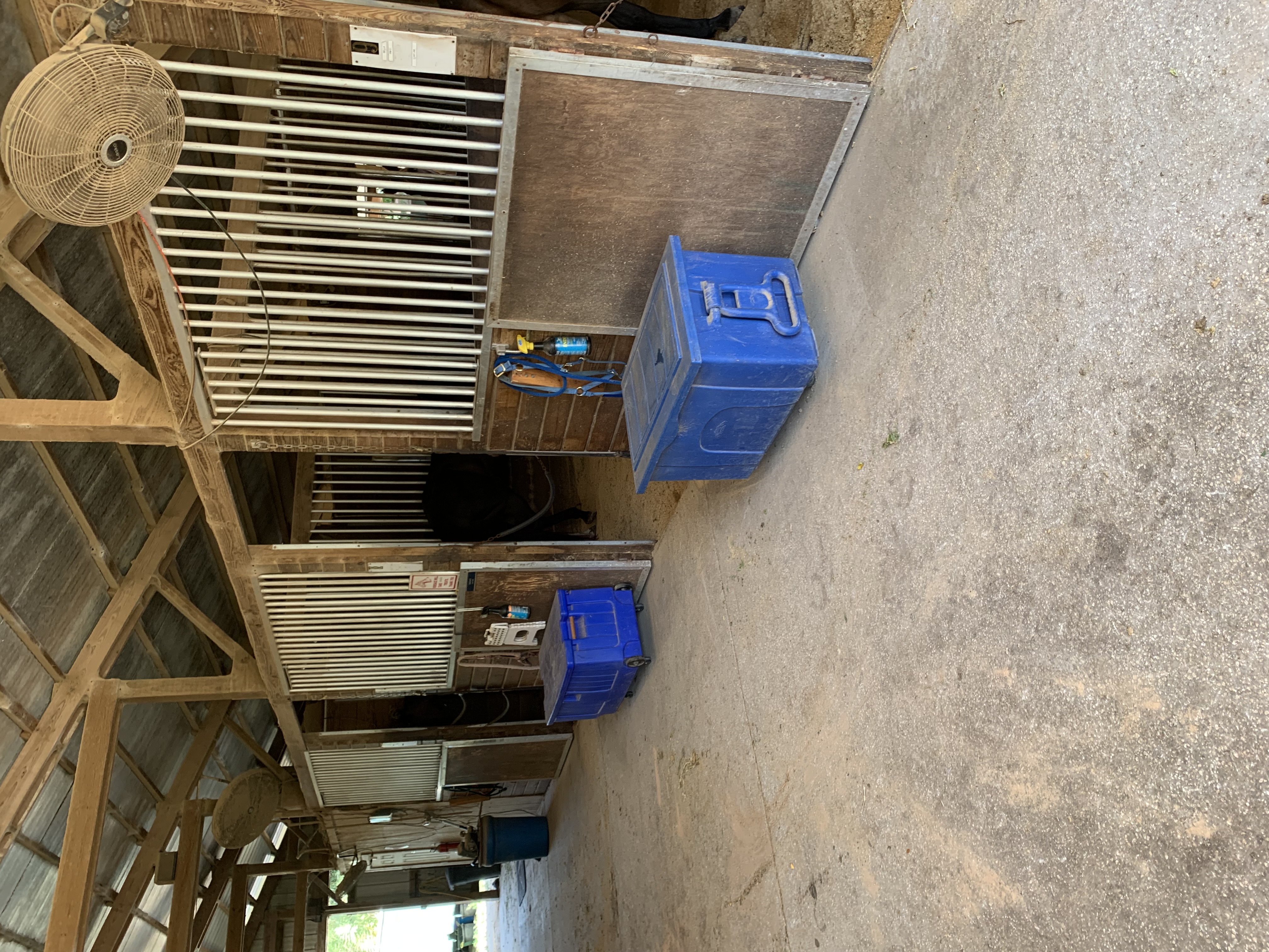 Center aisle barn
