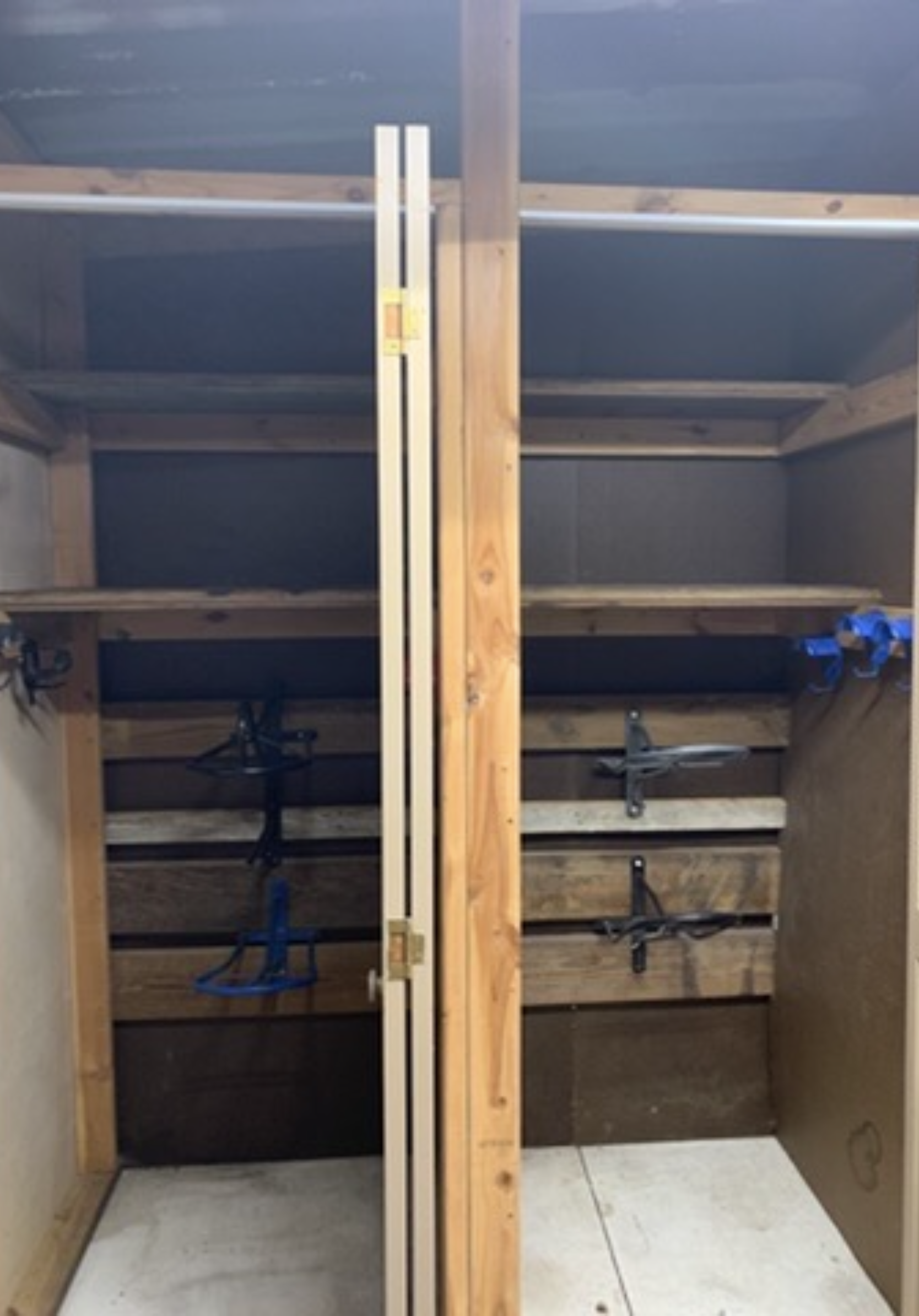 Tack closets