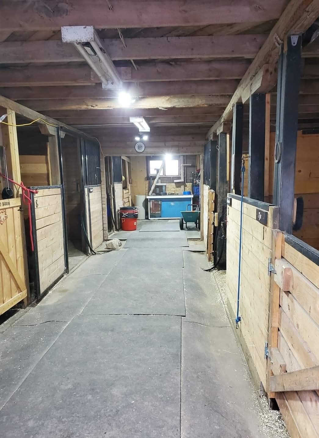 PWR 5 stall barn, feed room