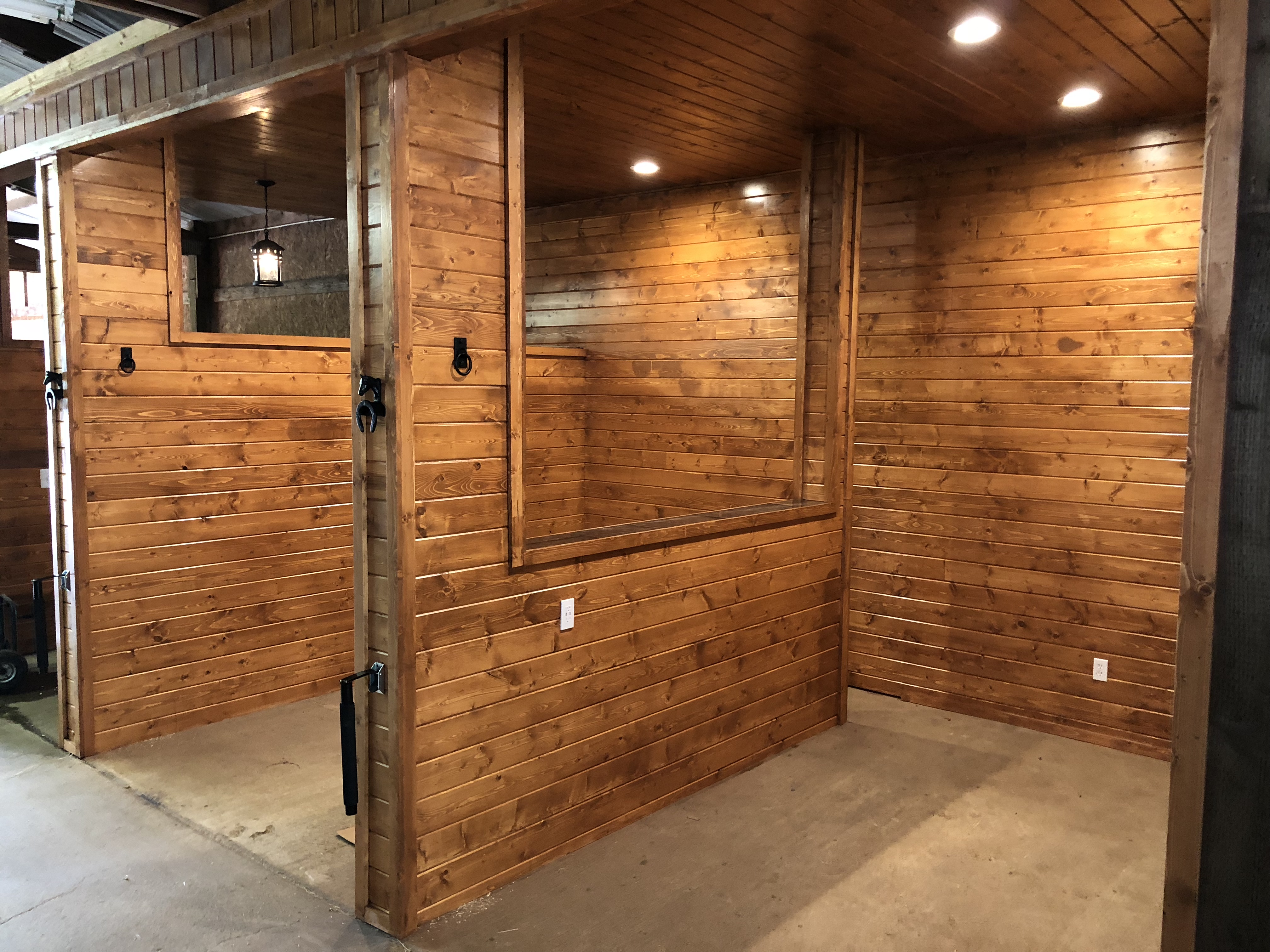Grooming Stalls
