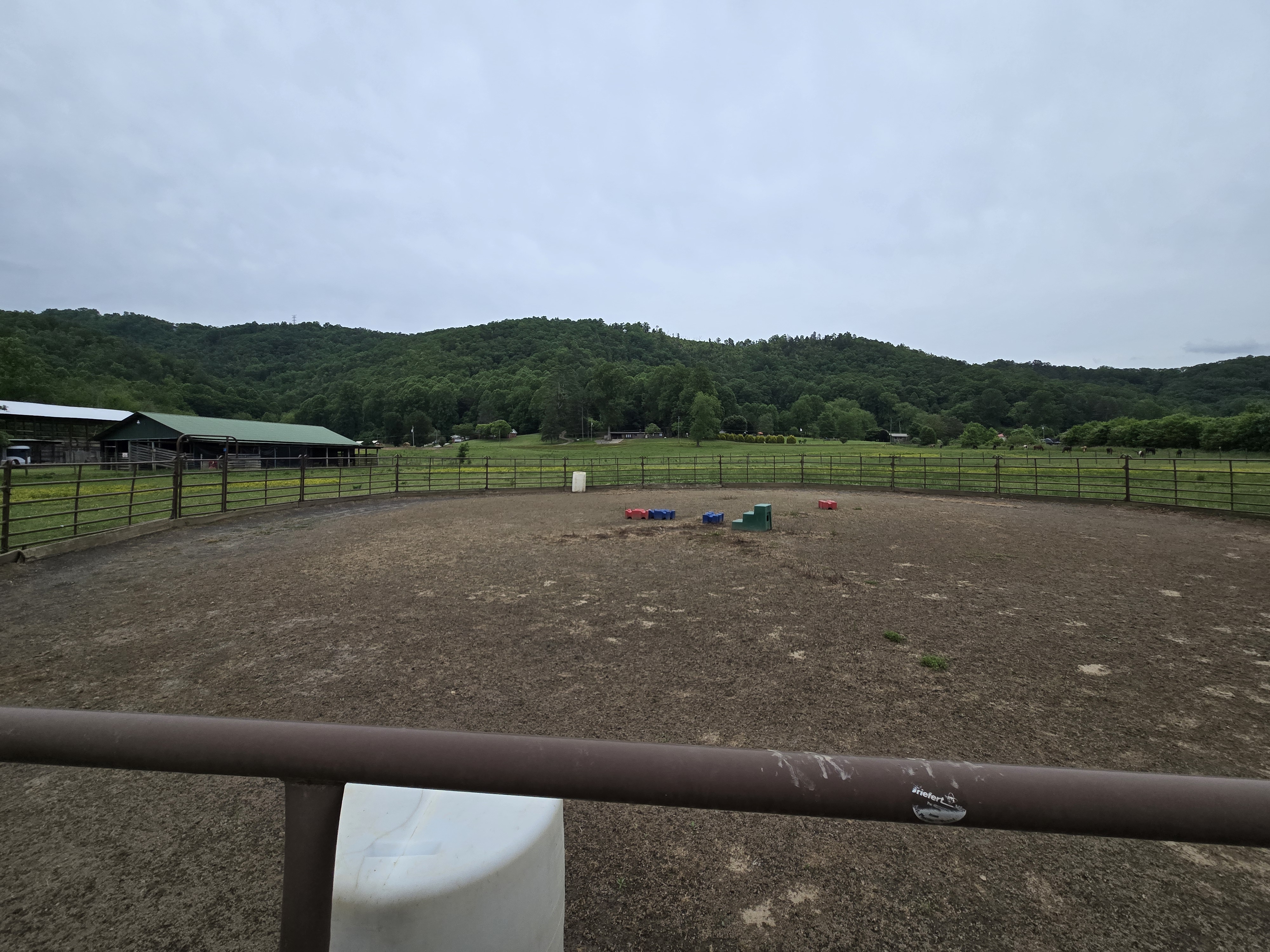 Round pen