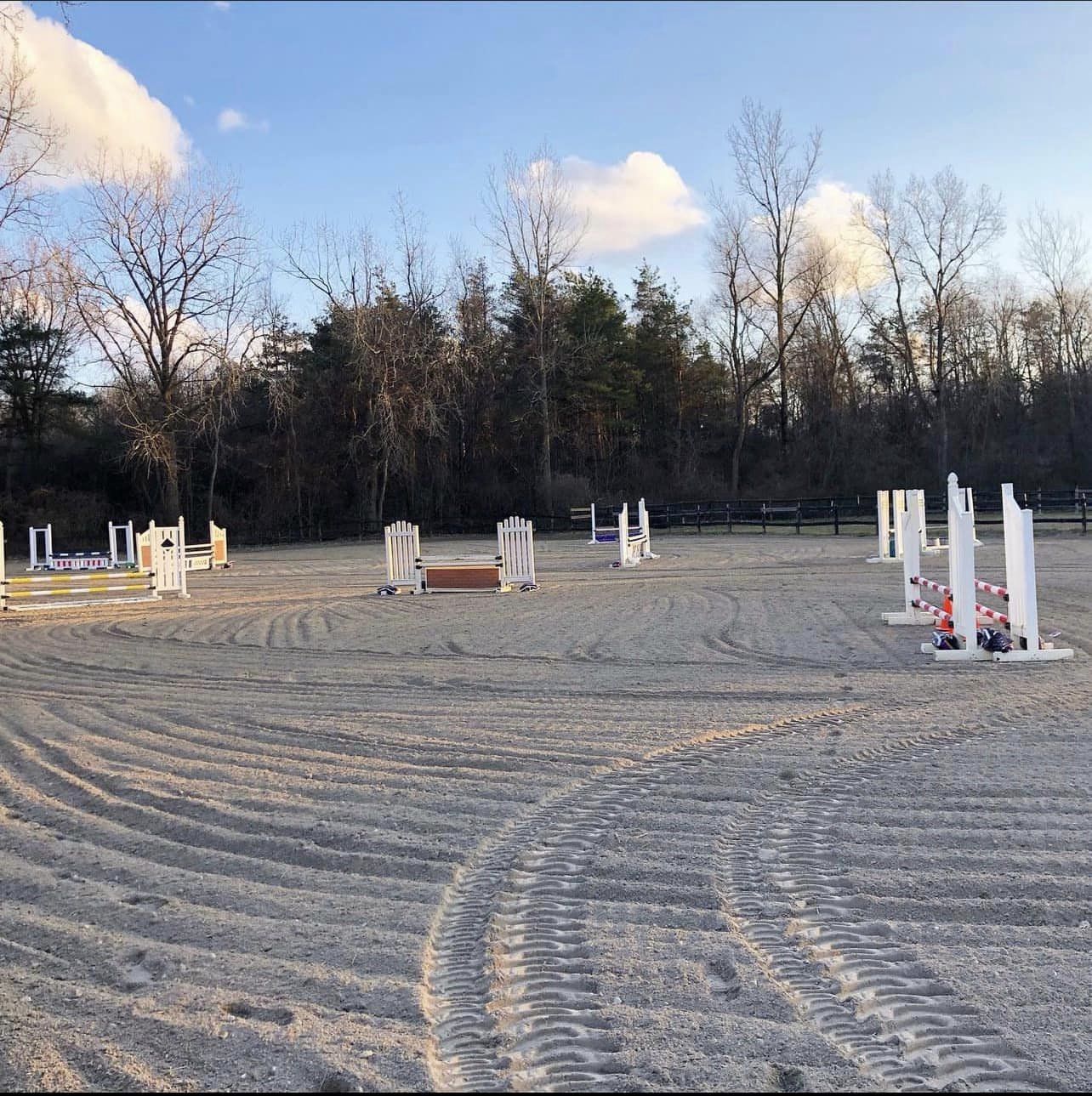 110 x 220 Outdoor arena with full competition course