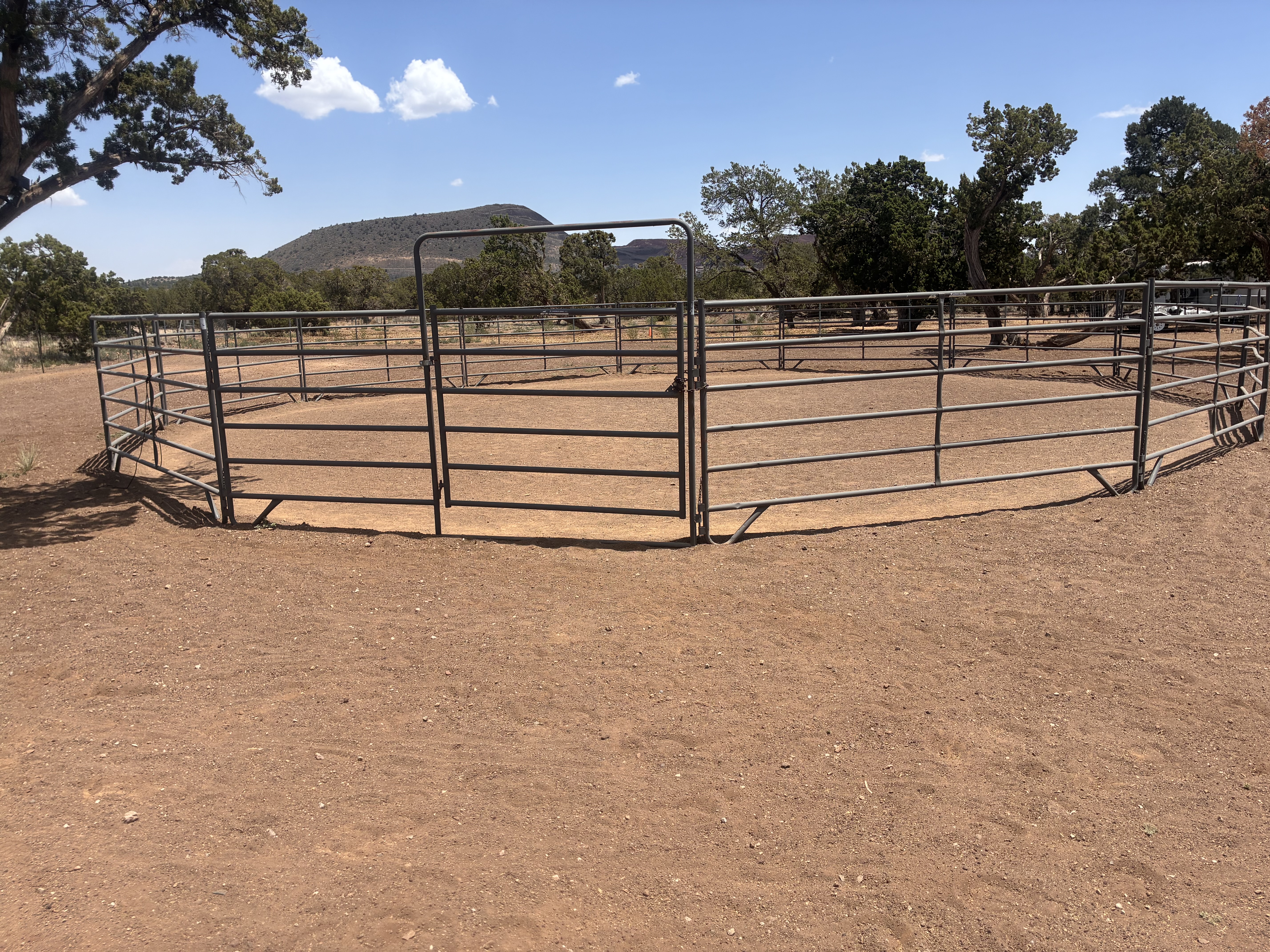 Round pen (nicely graded)