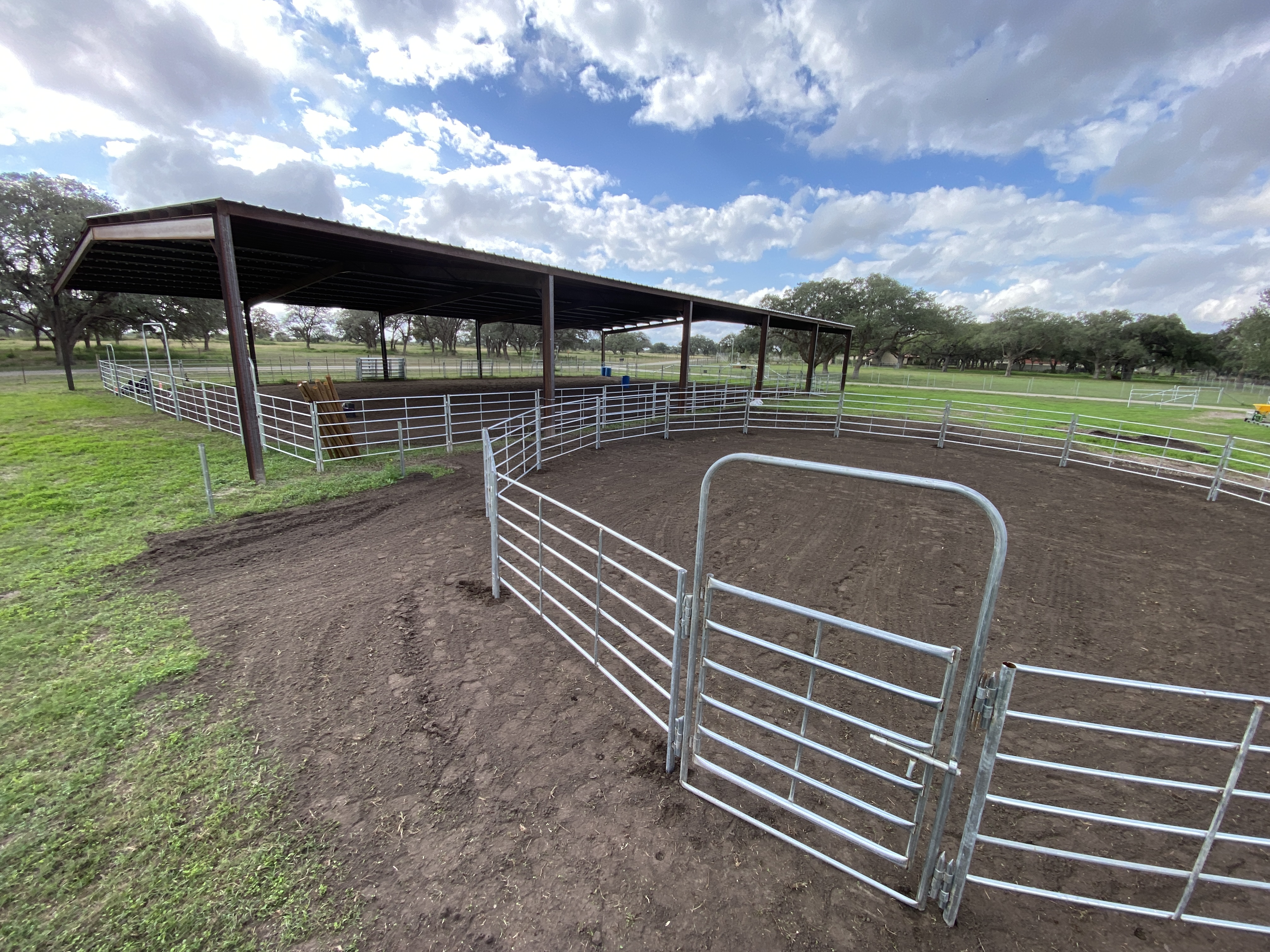Round pen and riding arena