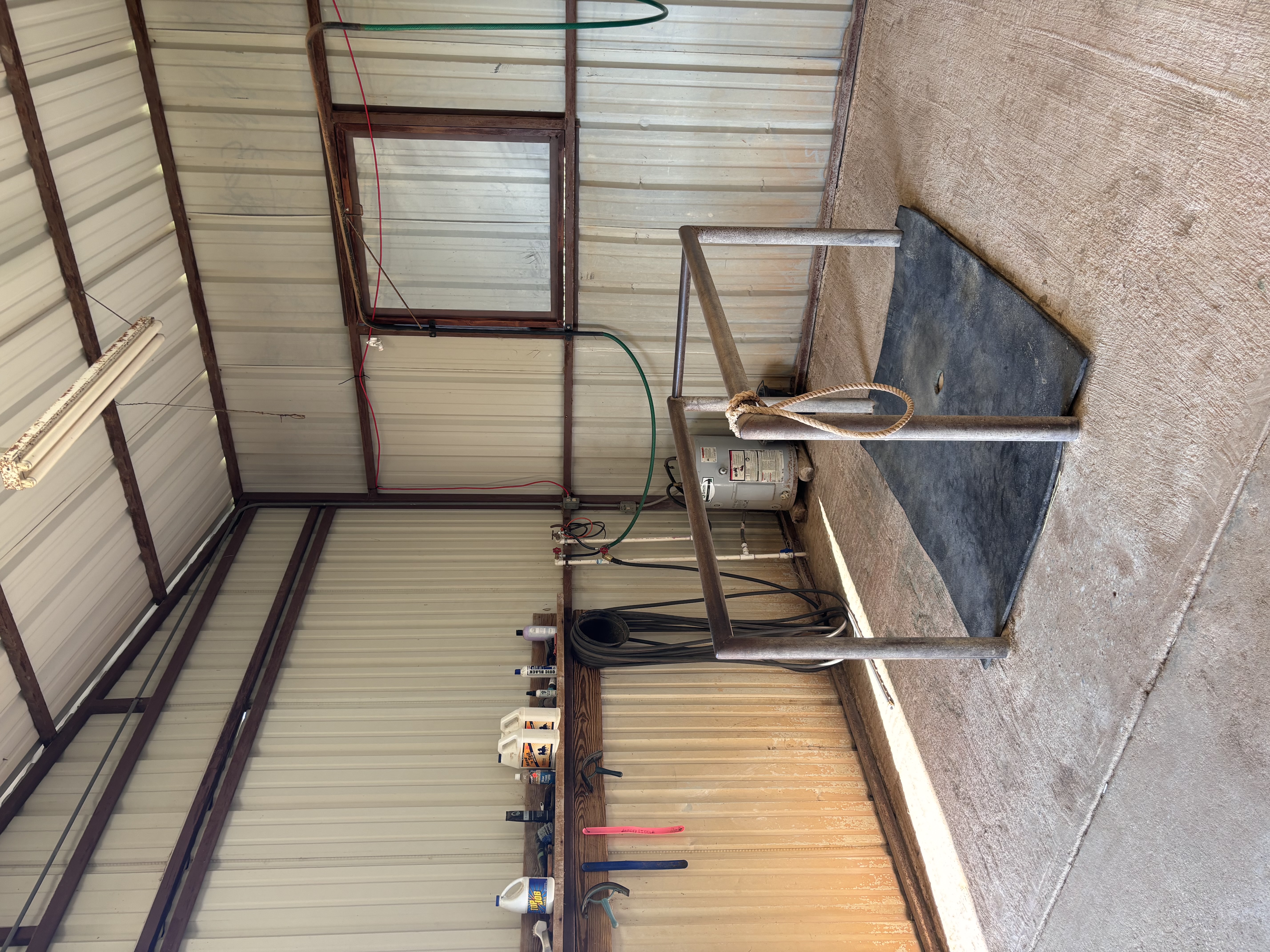 Stock bar wash bay